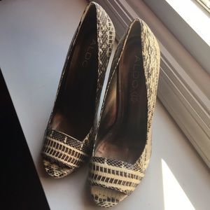 Aldo peep toe heels